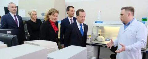 Медведев дал старт производству вакцины от Эболы в Новосибирске