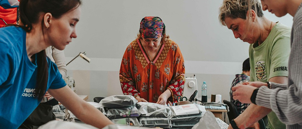 Щелковские волонтеры начали шить одежду под аппарат Илизарова