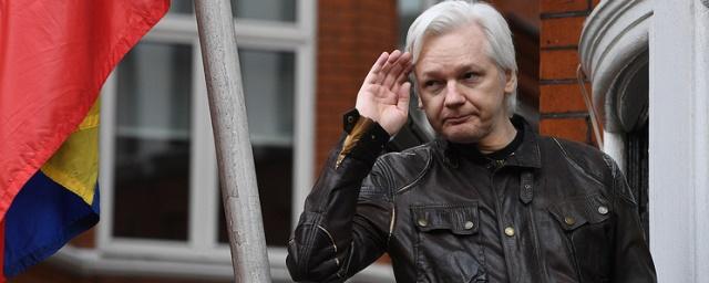 Основатель WikiLeaks Ассанж получил гражданство Эквадора