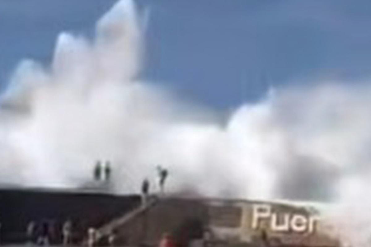 Женщину убила гигантская волна на Тенерифе