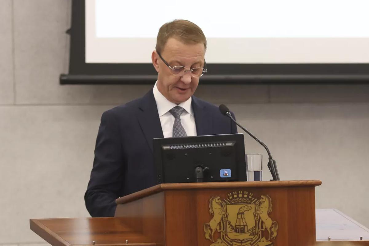 Мэр Барнаула Вячеслав Франк поздравил жителей города с Днём флага России