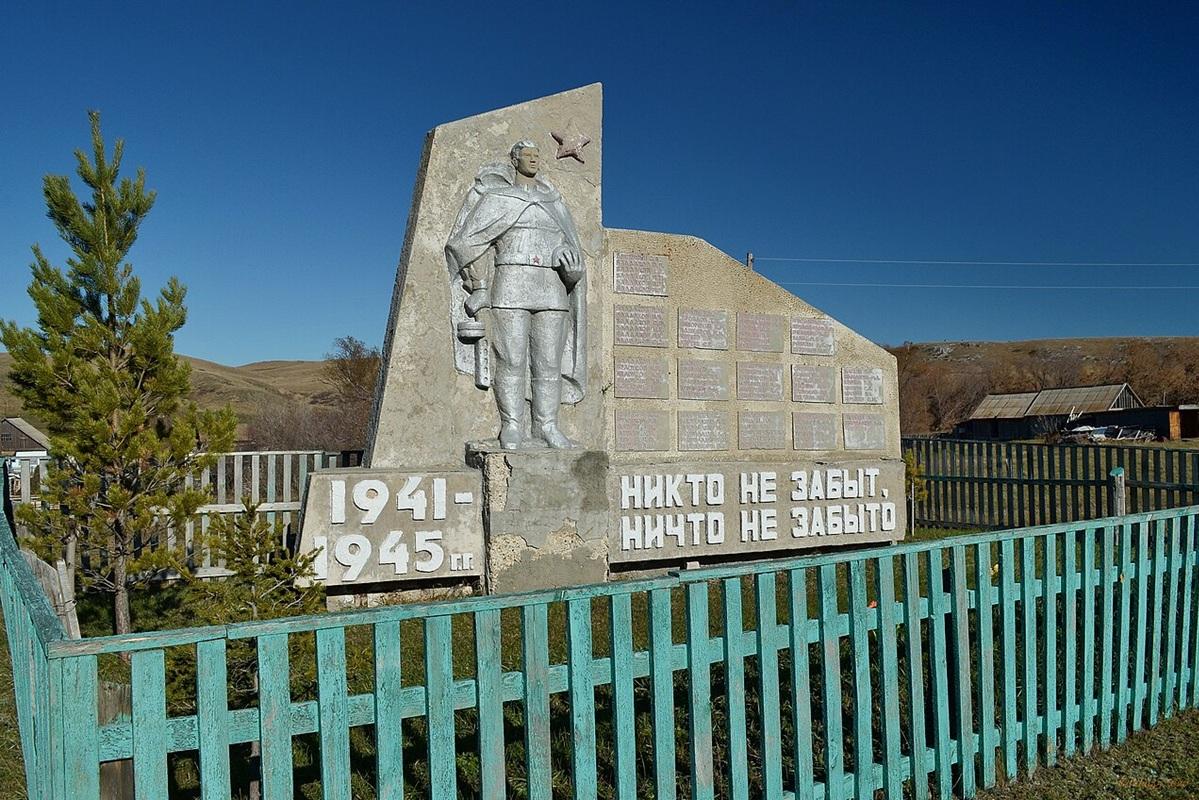 Военные саперы восстанавливают памятники героям войны в Курской области