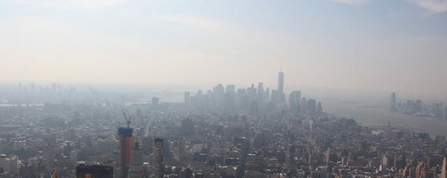 Нью-Йорк заволокло дымом от лесных пожаров
