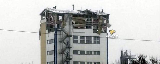 В Новосибирске при разрушении обшивки здания пострадал один человек