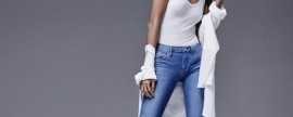 Универсальным сочетанием на каждый день могут стать белое боди с джинсами
