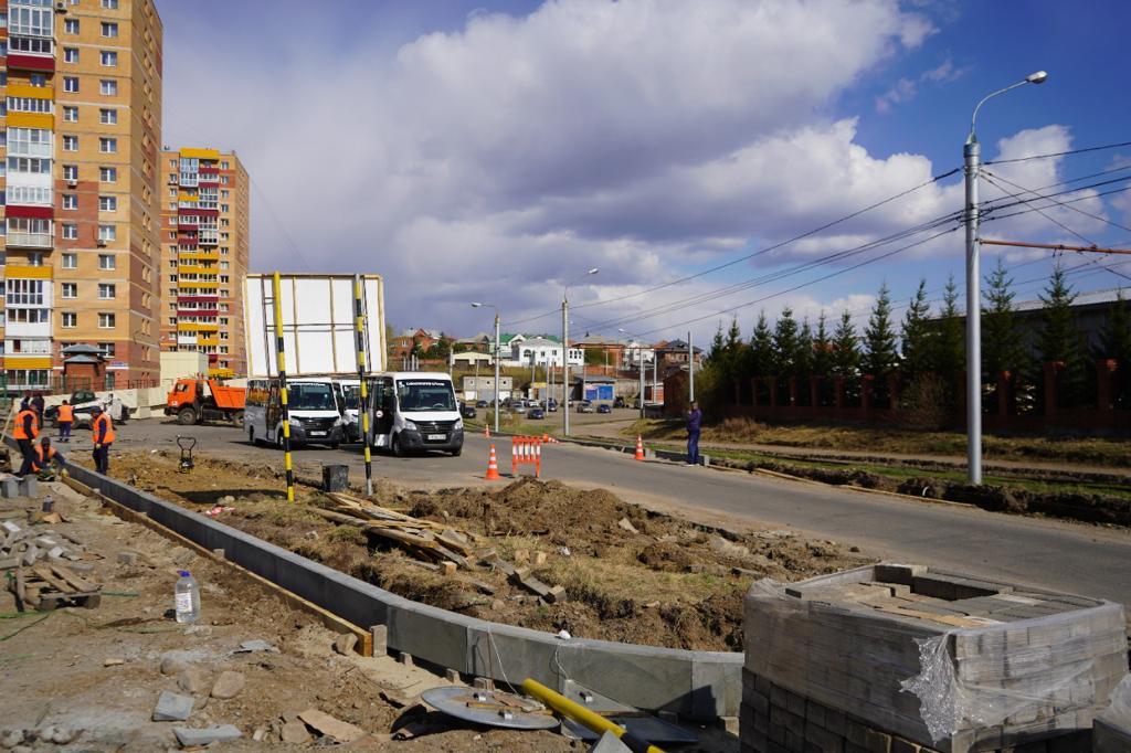 В Иркутске в микрорайоне Солнечный возле трамвайного кольца приступили к ремонту дороги