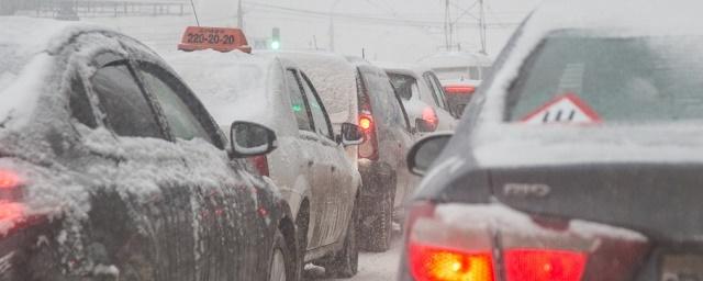 В Самаре из-за снегопада на дорогах образовались пробки