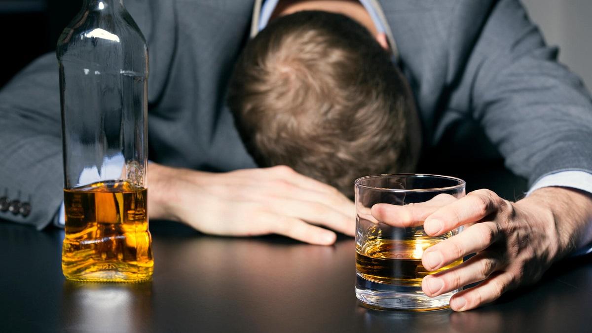 Нарколог Вадим Кочегуров простыми словами объяснил, что такое зависимость от алкоголя