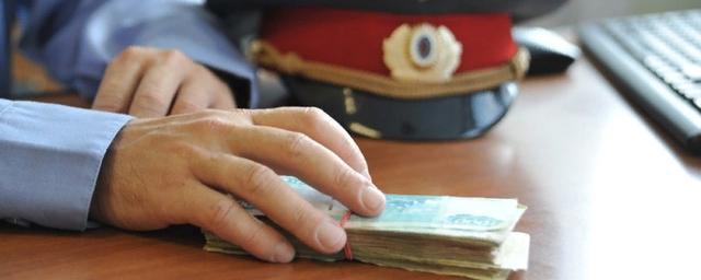 На Сахалине полицейского обвиняют в получении 100 тысяч рублей взятки