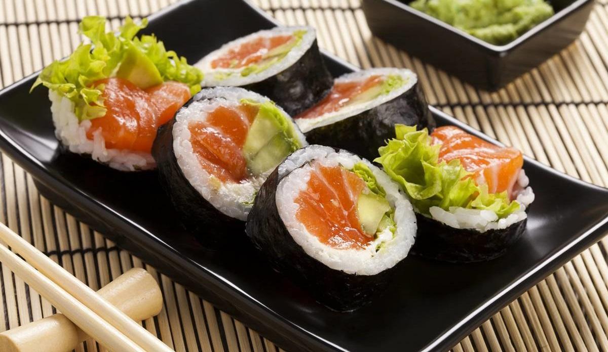 В Курске на отравление пожаловались 11 человек, отведав морепродукты в суши-баре