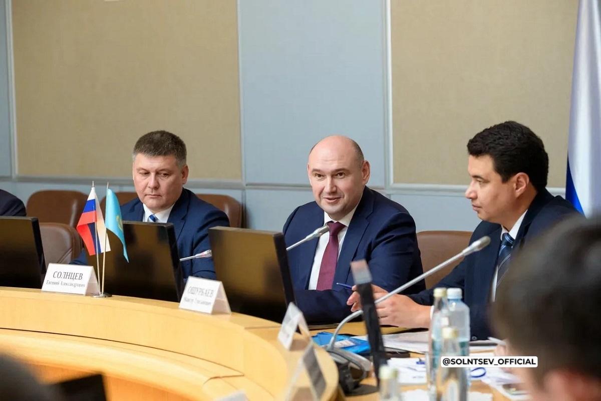 Губернатор Оренбургской области Евгений Солнцев обсудил вопросы экологического благополучия приграничных регионов