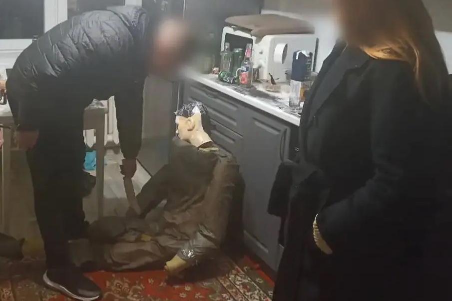 Два удара ножом в бедро: в Саранске гость убил хозяина квартиры во время застолья