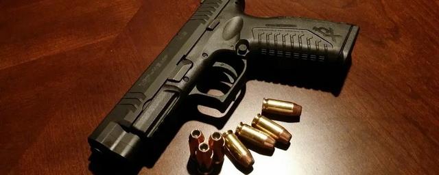 Вооружённый пистолетом мужчина вымогал деньги у бывшего работодателя в Челнах