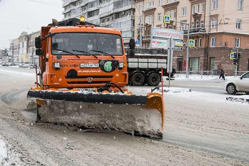 Мэрия Новосибирска закупит еще 20 новых снегоуборочных спецмашин