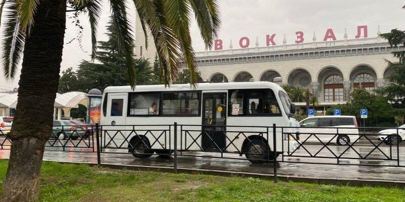 Власти Сочи намерены ввести квоты и упорядочить время движения для экскурсионных автобусов в Абхазию