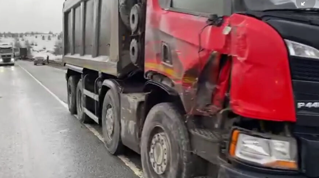В Челябинской области на трассе М-5 перекрыли движение из-за массовой аварии