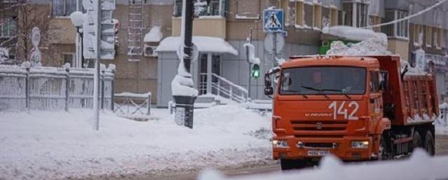 В Южно-Сахалинске дорожные службы продолжают борьбу с гололедом