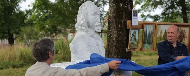 В Ивановской области установили памятник Бальмонту