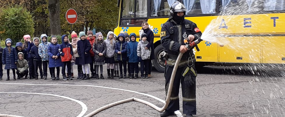 Красногорские спасатели научили школьников азам пожарной безопасности