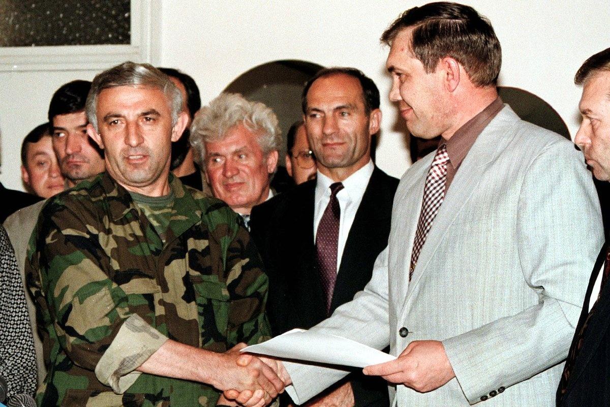 «Хватит, навоевались»: 30 лет Хасавюртовским соглашениям — перемирию, расколовшему Россию