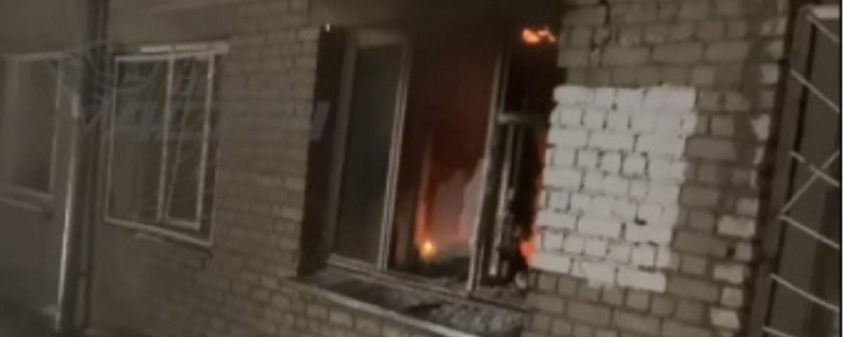 Новосибирцы спасли двух соседей из горящей квартиры на первом этаже до приезда пожарных