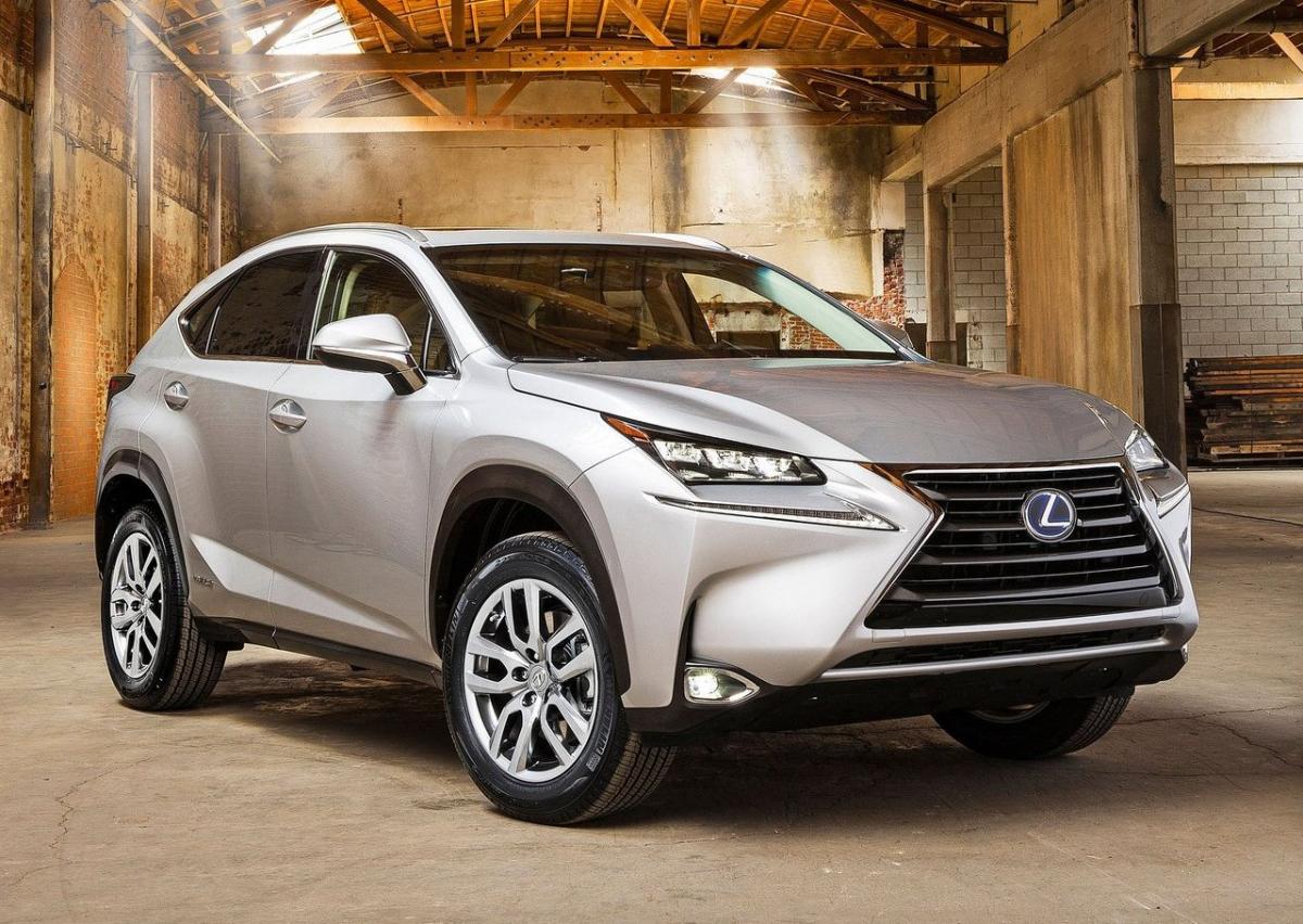 В премиум-сегменте авторынка Москвы лидирует Lexus NX