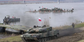 На учениях НАТО в Польше гусеничная машина переехала двух солдат