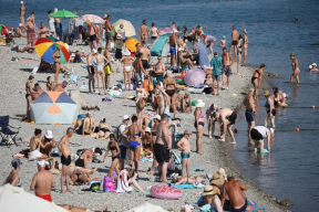 На фоне экологической катастрофы в Анапе Геленджик продемонстрировал наплыв туристов