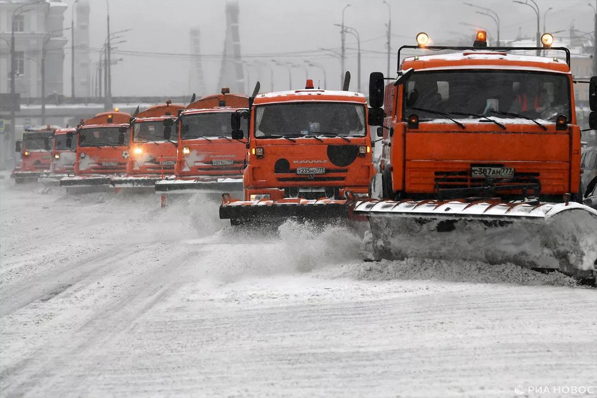 Последствия снегопада устраняют в Хабаровске
