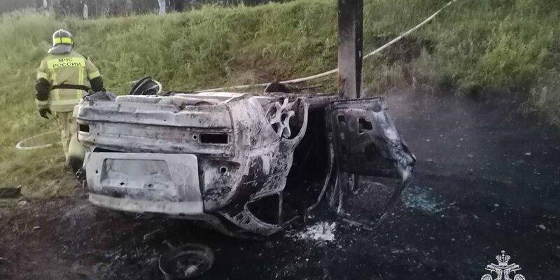 В Башкирии в загоревшейся от удара машине погибли парень и девушка