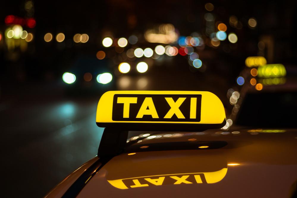 Госдума приняла закон, регулирующий работу самозанятых в такси