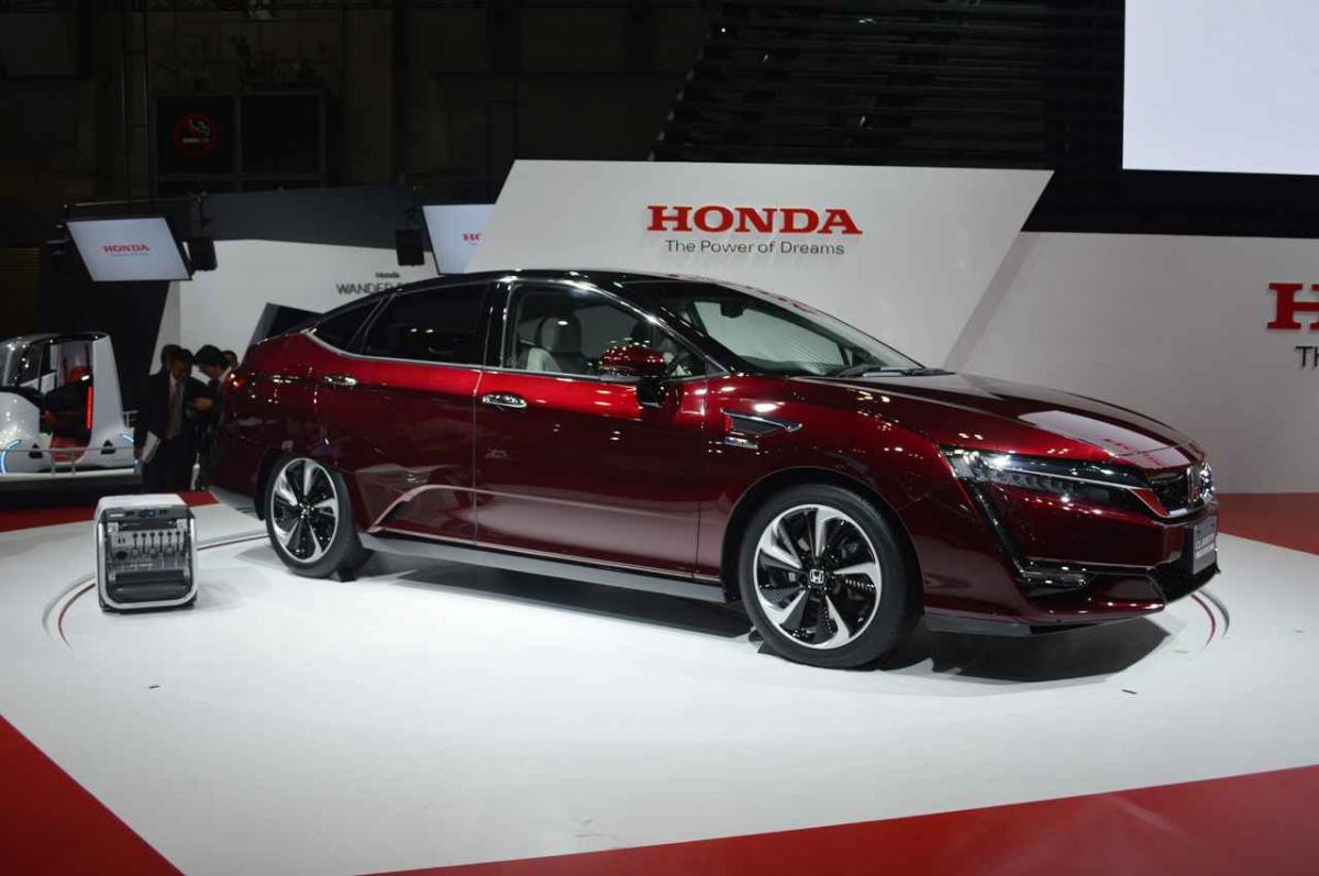 В линейке Honda Clarity появятся гибридная и электрическая версии