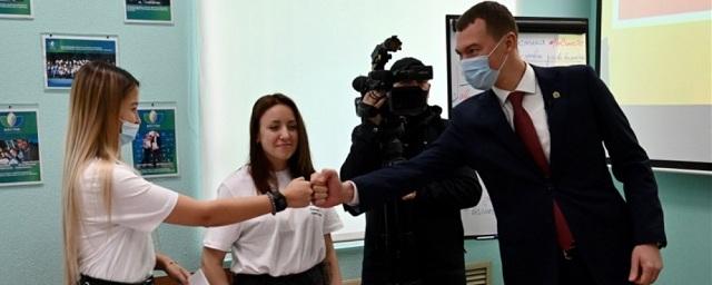 Глава Хабаровского края стал волонтером акции #МыВместе и доставил пенсионеру продукты