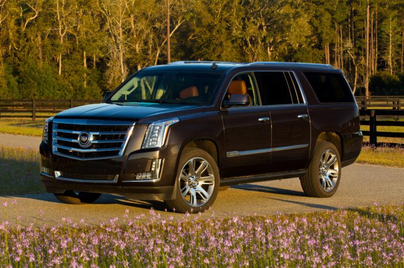 На авторынке России стартовали продажи обновленного Cadillac Escalade