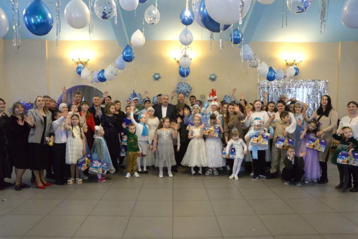 Леонид Черкесов передал подарки в Центр помощи детям-инвалидам во имя святителя Луки Войно-Ясенецкого