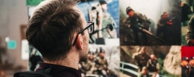 В галерее ArtHub в Иванове открылась выставка визуального искусства о войне