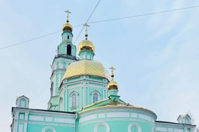 The 300-year-old Church of the Assumption of the Blessed Virgin Mary in the Kostroma region is covered with cracks