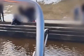 В Твери очевидцы спасли мужчину, упавшего в Волгу