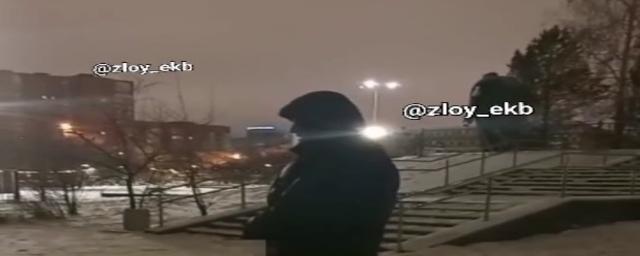 Извращенец в Екатеринбурге предлагал деньги девушкам за просмотр мастурбации