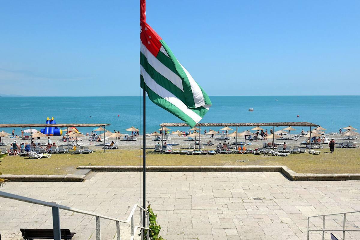 Депутат Госдумы призвал уволить чиновницу из Абхазии за высказывания о российских туристах