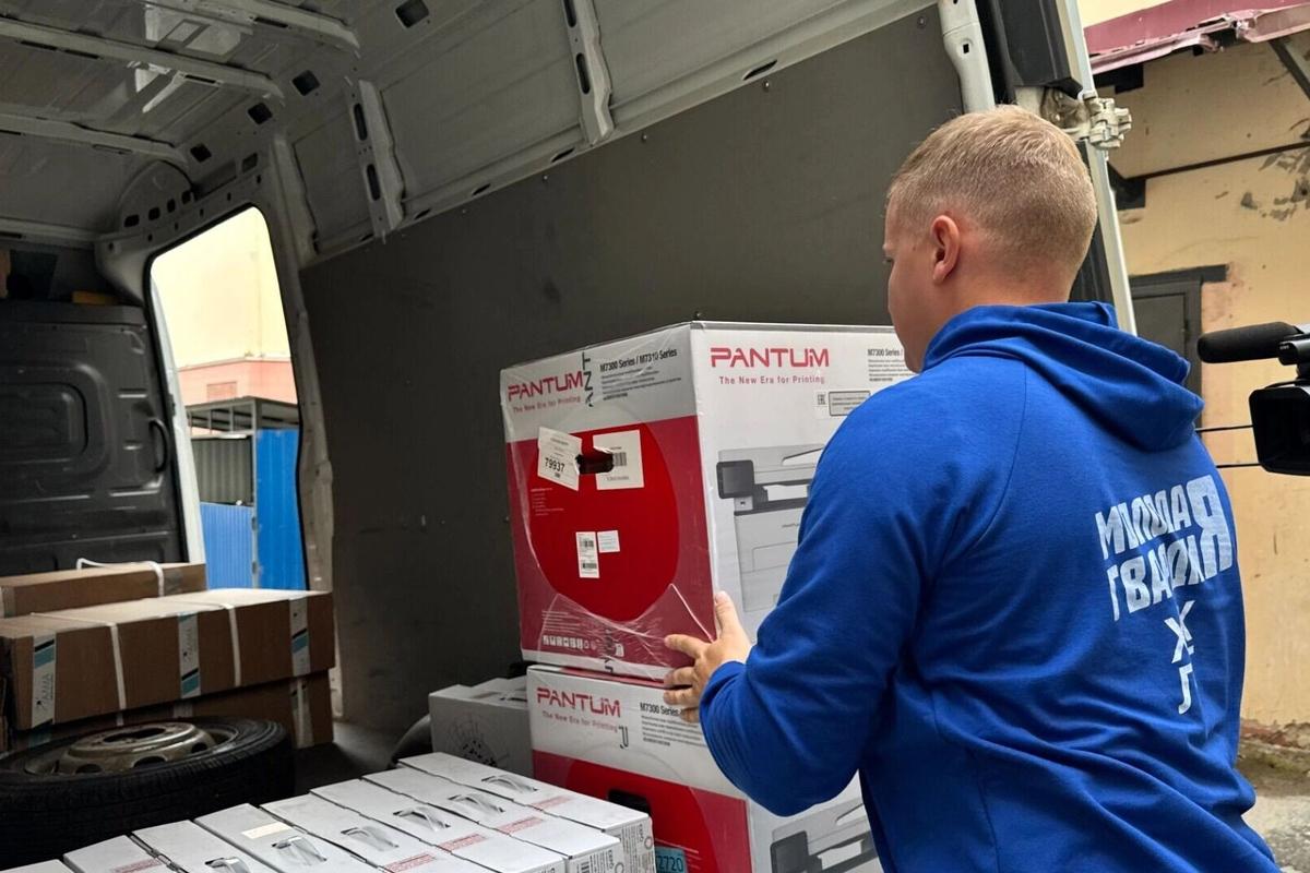 Удмуртия отправила 90 ноутбуков в школы ДНР