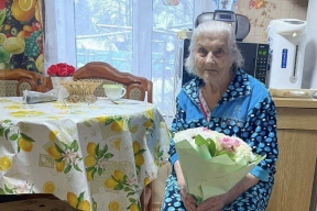 Губернатор Игорь Руденя поздравил со 100-летием ветерана труда Анастасию Ланскову