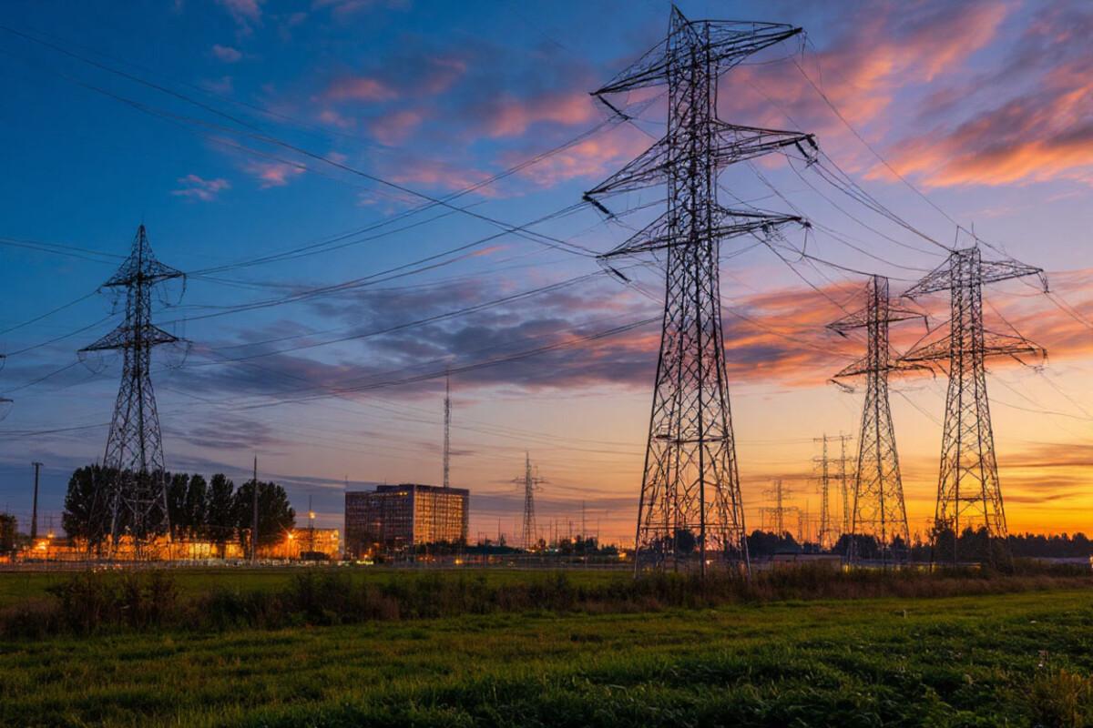 Энергетики Новосибирской области переводят службы в режим повышенной готовности