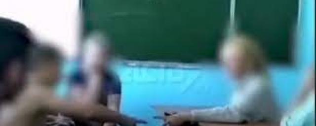 Прокуратура проверит сообщение об игре на раздевание в сахалинской школе, происходящей на глазах учителя - Видео