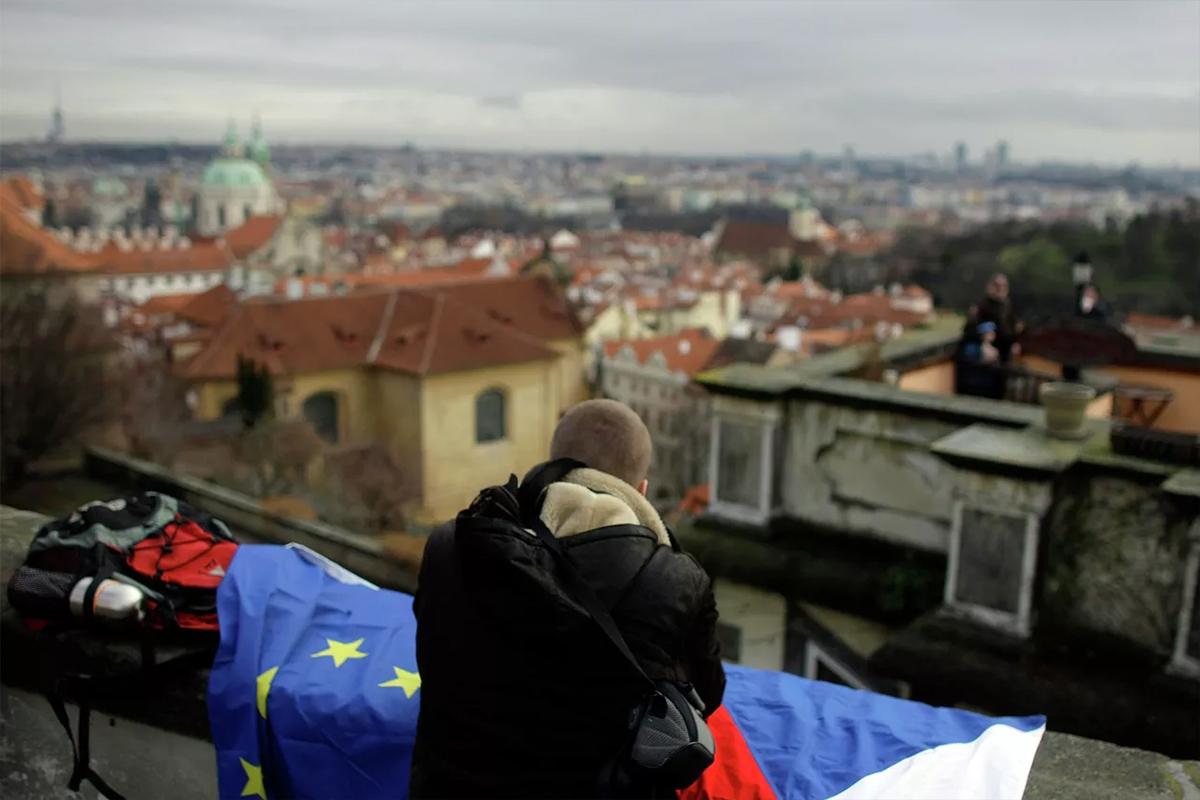 Россиян предупредили о рисках получения чешской визы «под прикрытием»