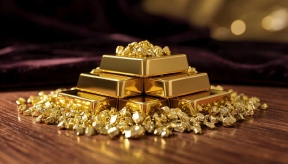 Эксперт рассказал россиянам о вложениях в золото