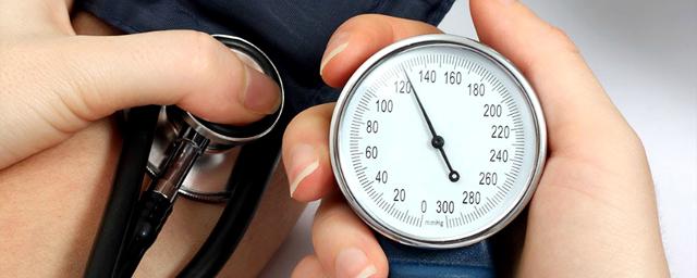 Кардиолог Соколов объяснил, как контролировать артериальное давление