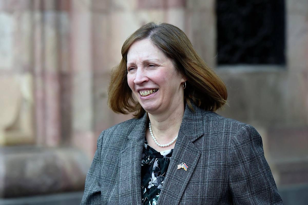 Посол США Линн Трейси завершает работу в Москве: дипмиссия анонсировала прощальный эфир