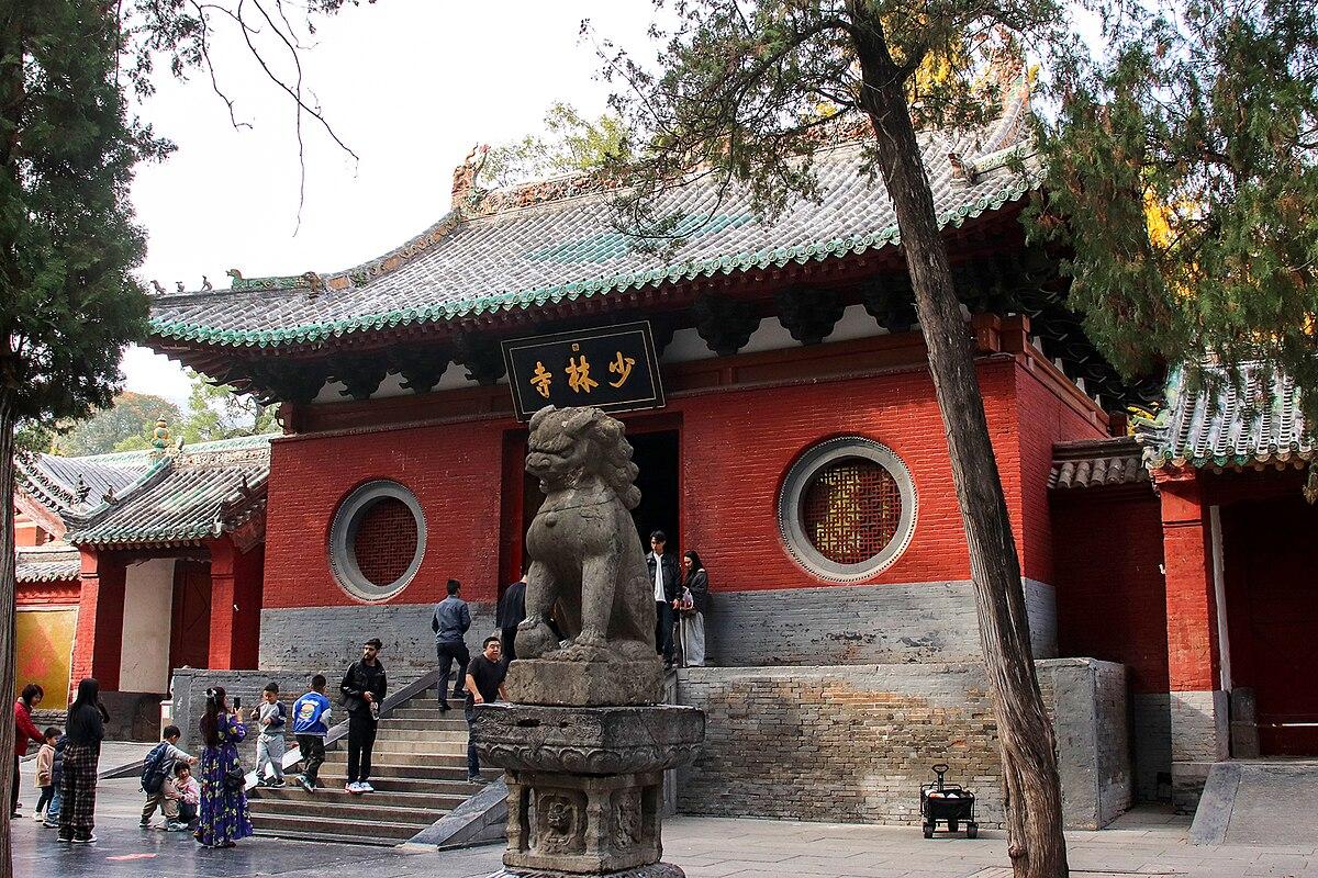 Падение «гендиректора»: Настоятеля Шаолиня отстранили от должности за хищения и тайных любовниц