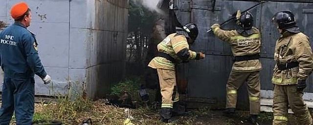 В Биробиджане произошел пожар в гаражном кооперативе